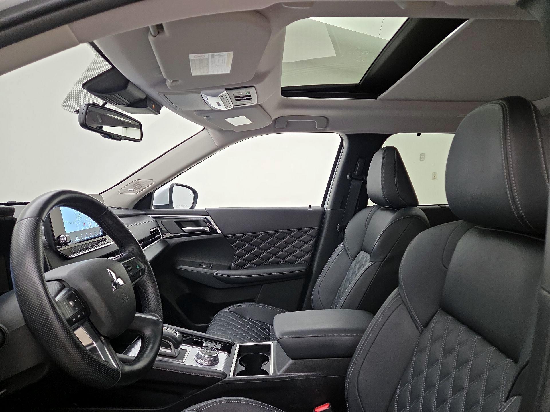 Thumbnail: 2024 Mitsubishi Outlander - 19