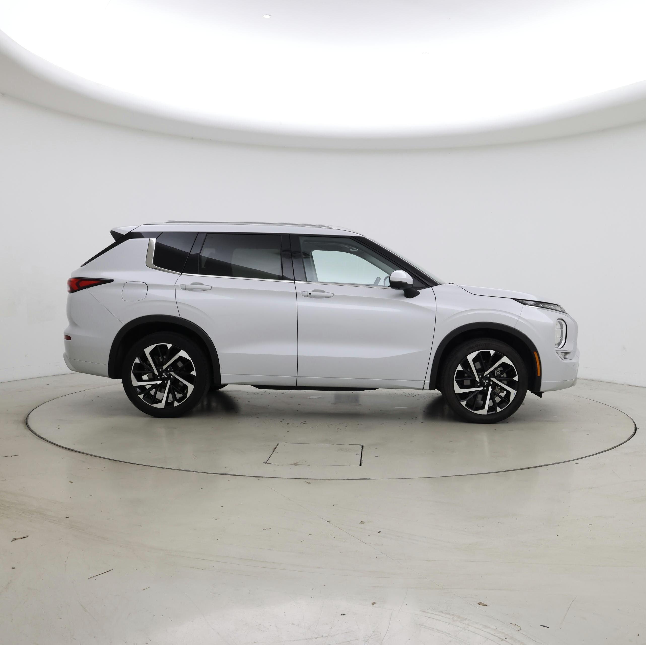 Thumbnail: 2024 Mitsubishi Outlander - 7