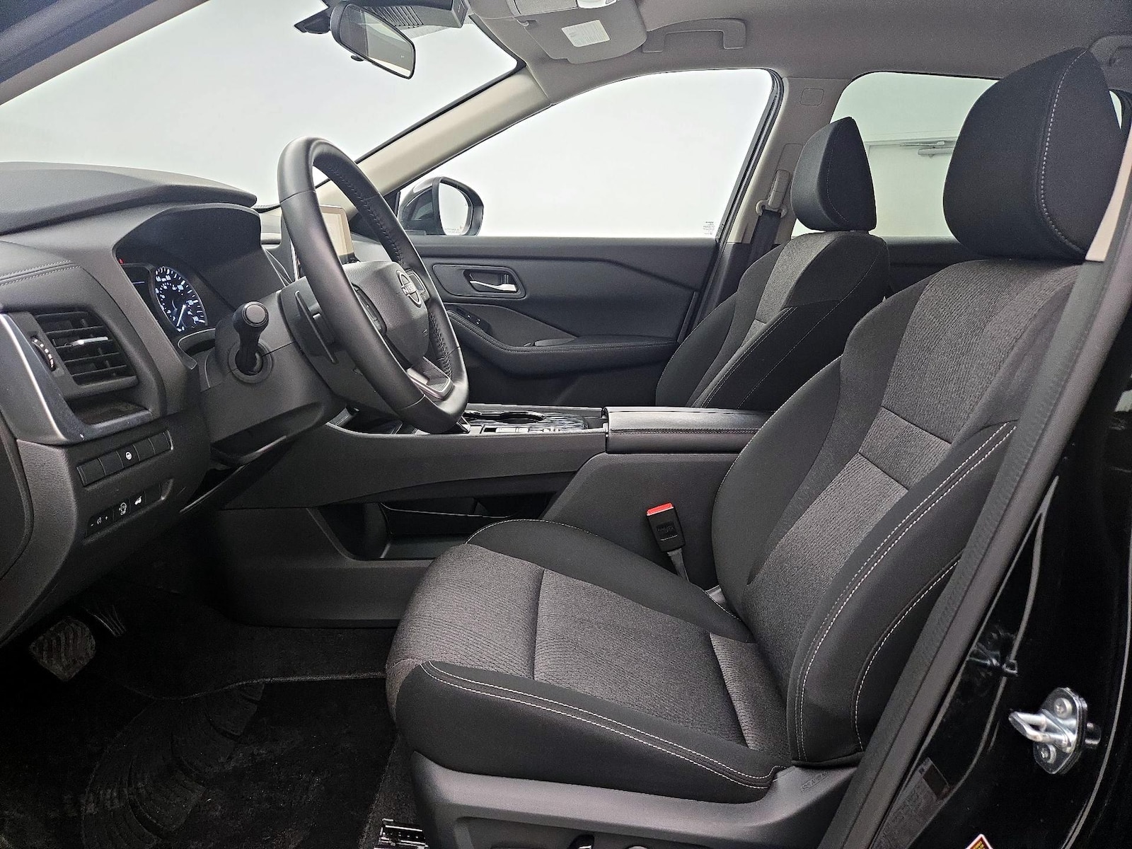 2025 Nissan Rogue SV - Photo 12