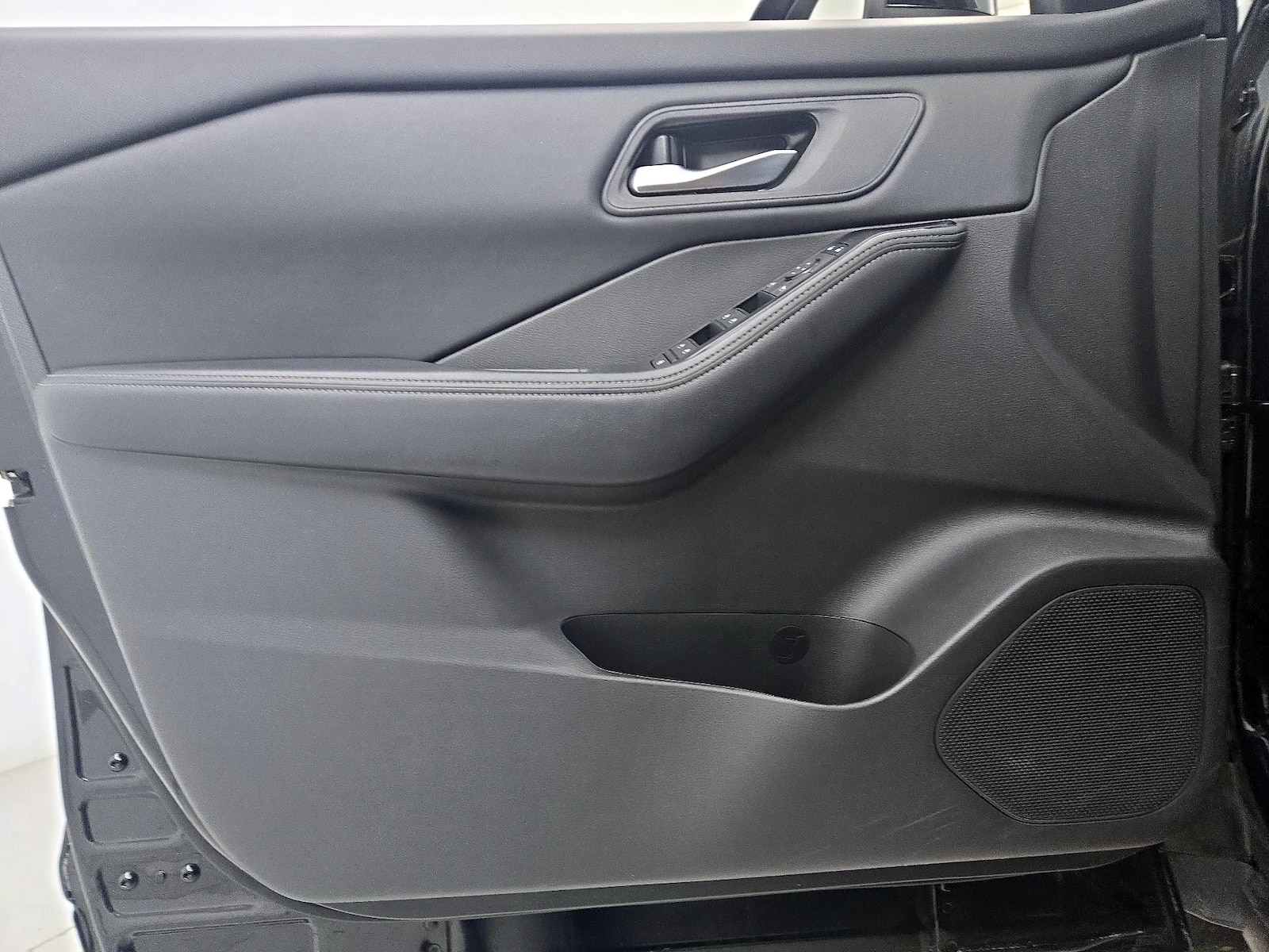 2025 Nissan Rogue SV - Photo 13