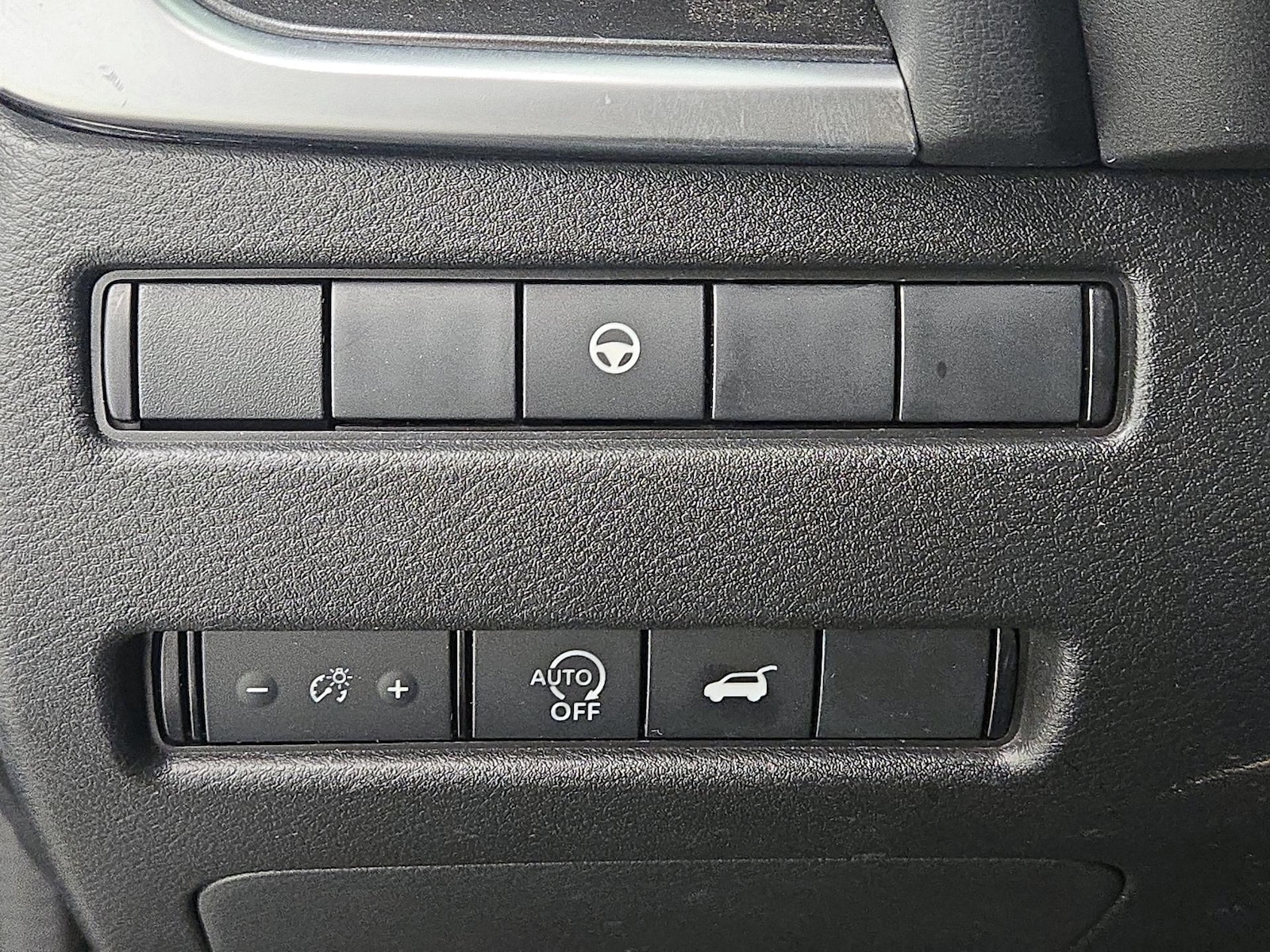 2025 Nissan Rogue SV - Photo 14