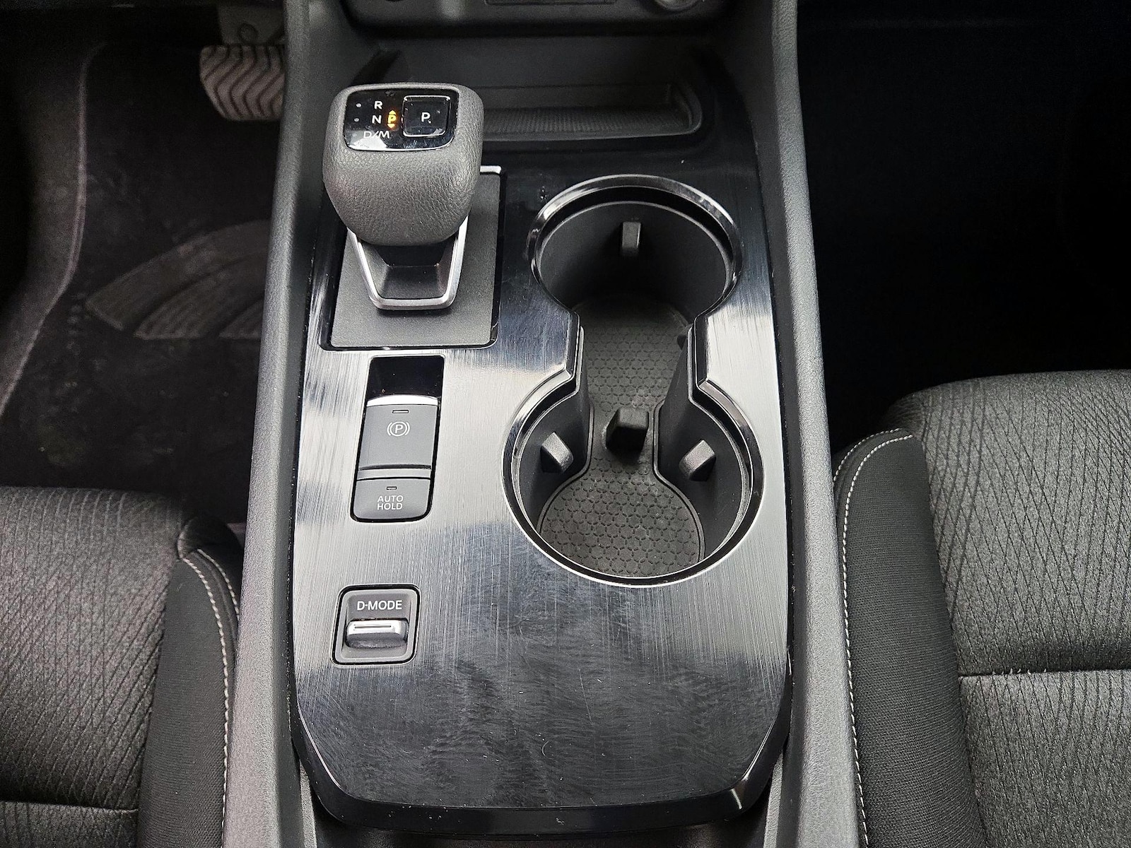 2025 Nissan Rogue SV - Photo 18