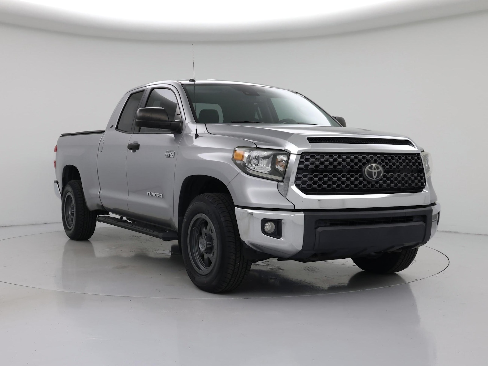 2018 Toyota Tundra SR5 - Photo 2