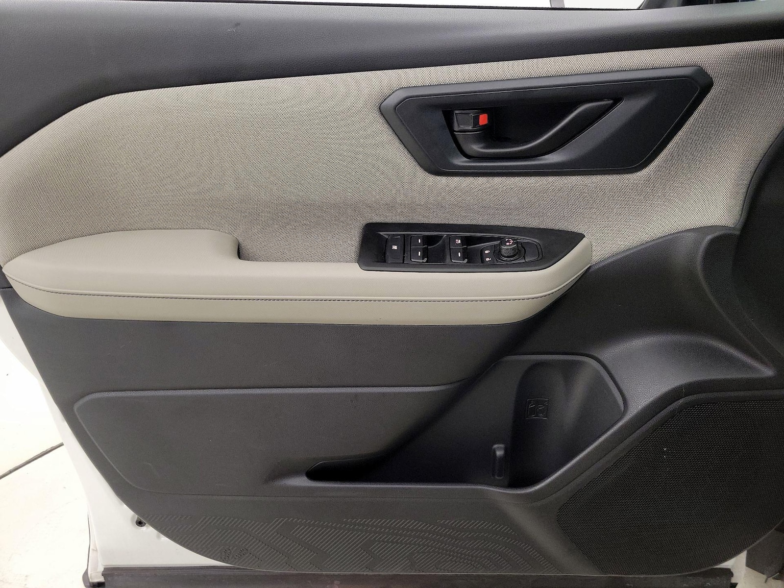 2026 Subaru Forester Base - Photo 13