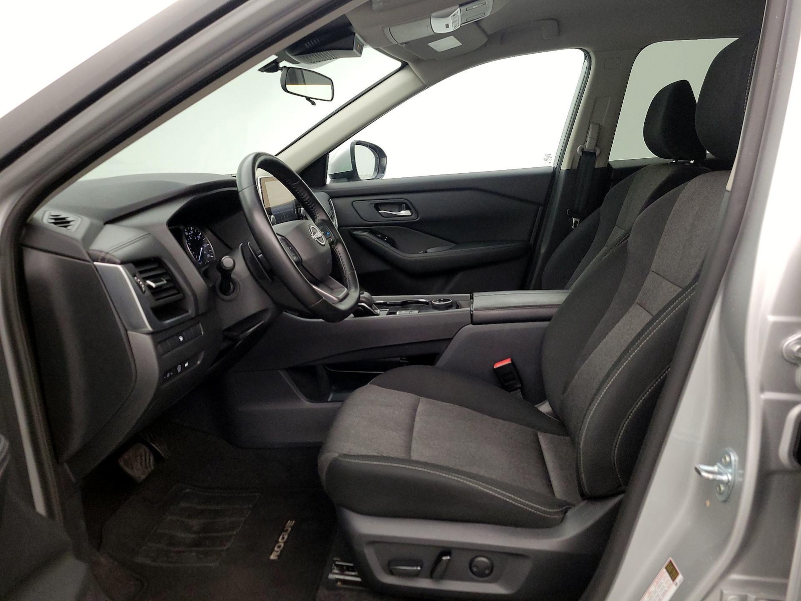 2025 Nissan Rogue SV - Photo 12