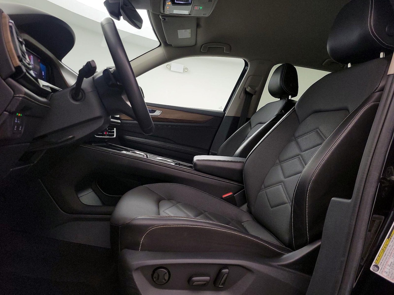 2024 Volkswagen Atlas SE w/Tech - Photo 12
