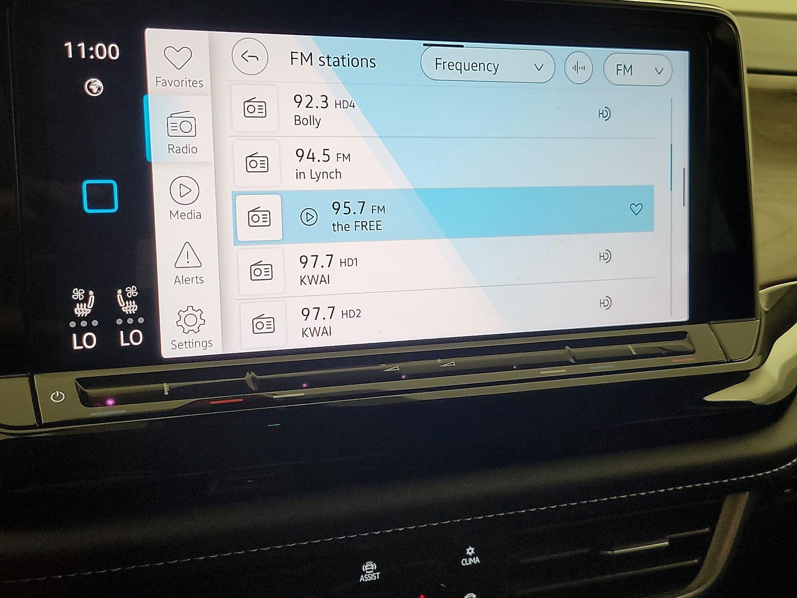 2024 Volkswagen Atlas SE w/Tech - Photo 16