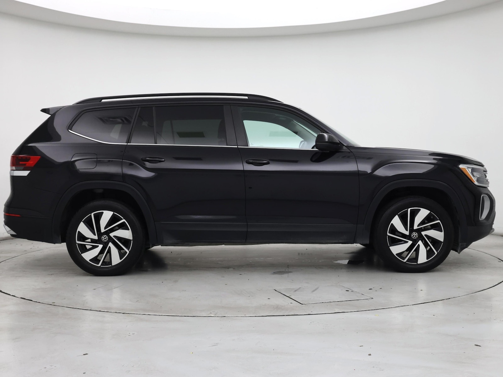 2024 Volkswagen Atlas SE w/Tech - Photo 8