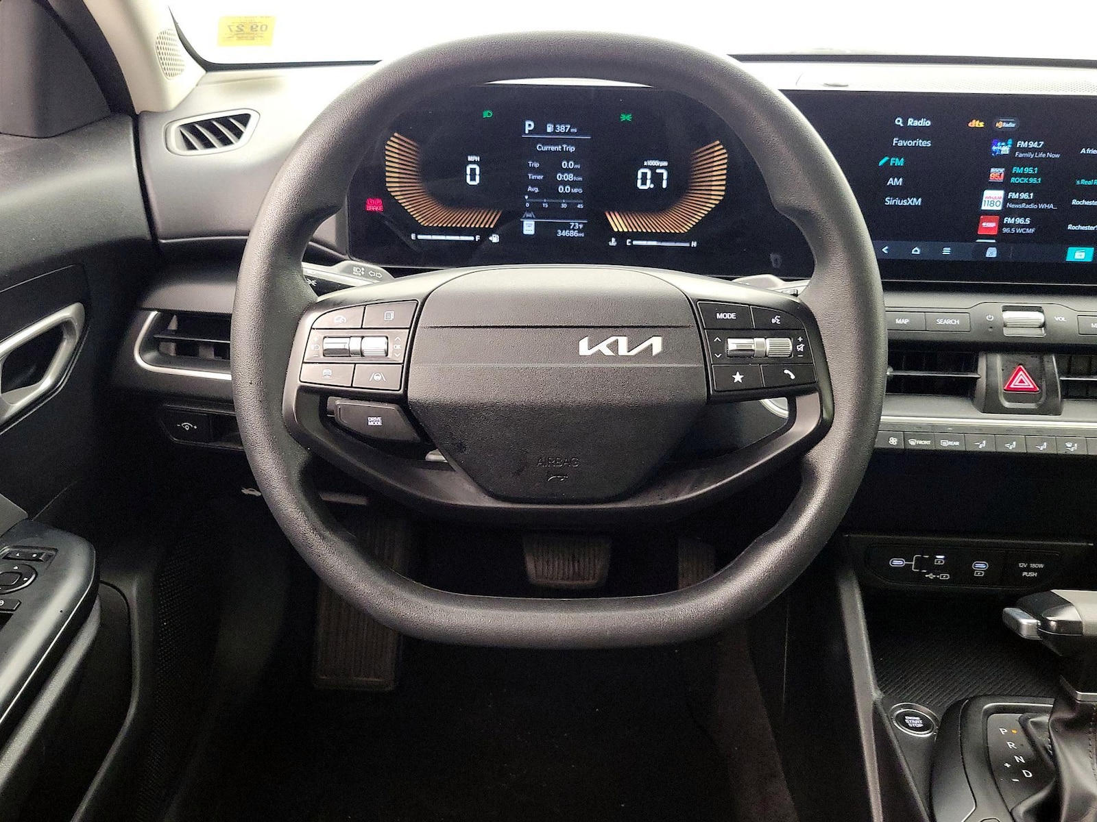 2025 Kia K4 LXS - Photo 11