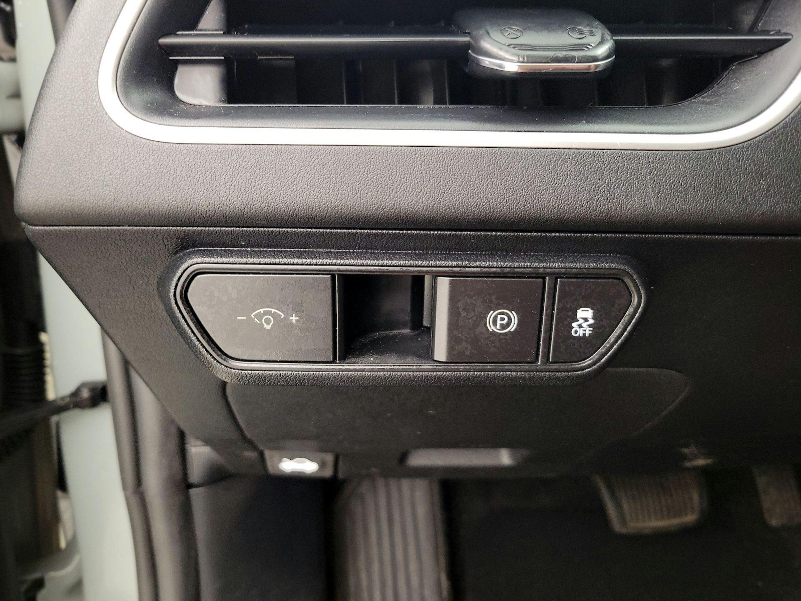 2025 Kia K4 LXS - Photo 14