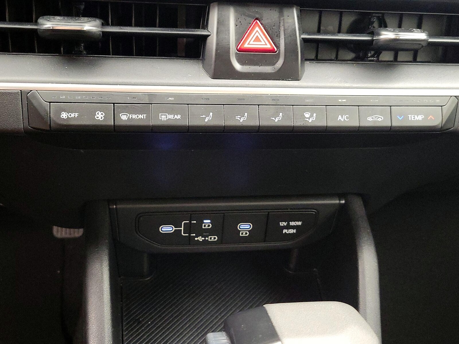 2025 Kia K4 LXS - Photo 17