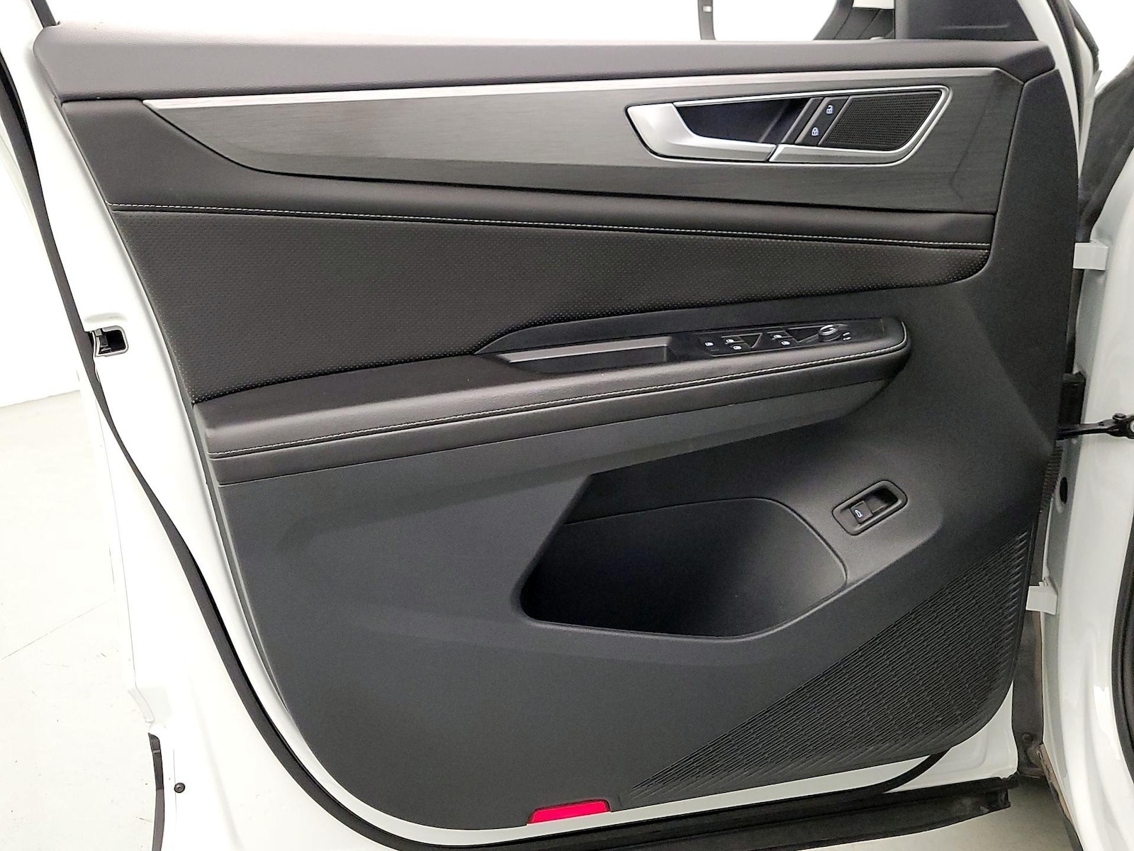 2025 Volkswagen Atlas Cross Sport SE w/Tech - Photo 13