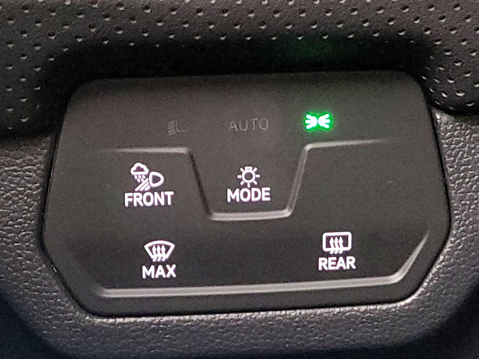 2025 Volkswagen Atlas Cross Sport SE w/Tech - Photo 14