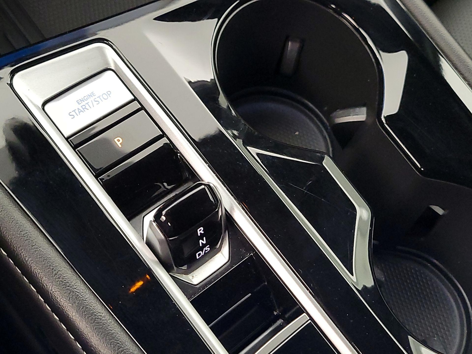 2025 Volkswagen Atlas Cross Sport SE w/Tech - Photo 18