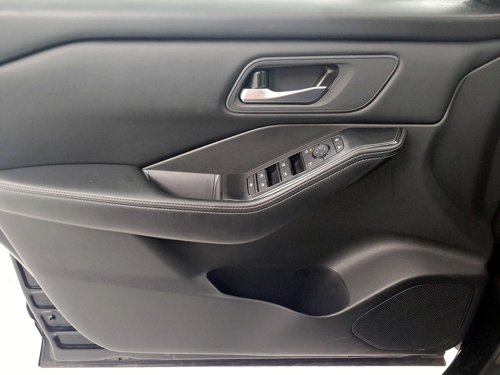 2025 Nissan Rogue SV - Photo 13