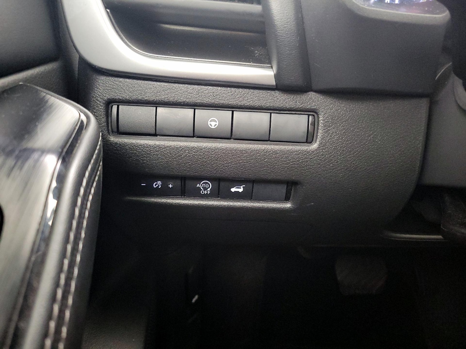 2025 Nissan Rogue SV - Photo 14