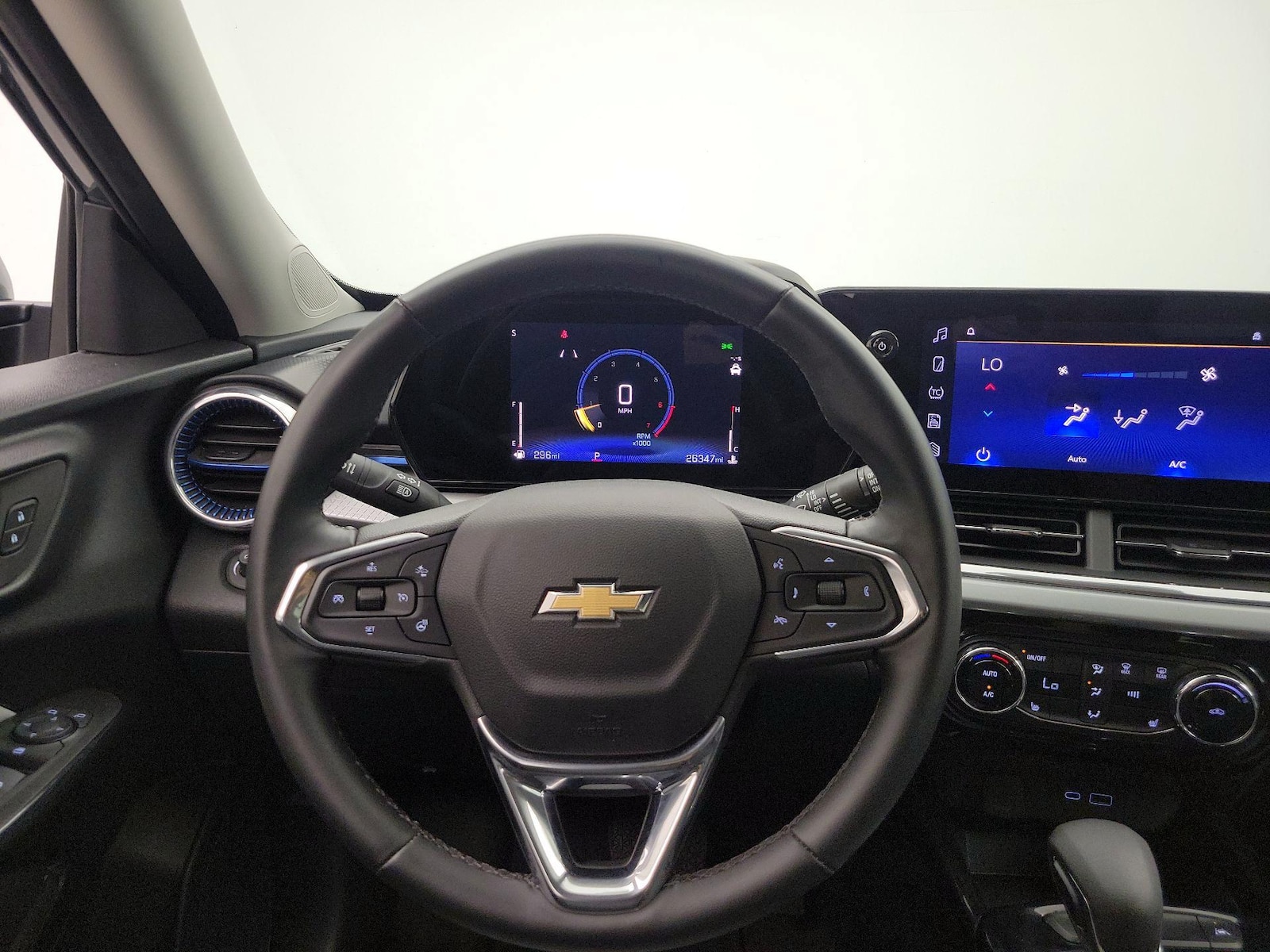 2025 Chevrolet Trax LT - Photo 11