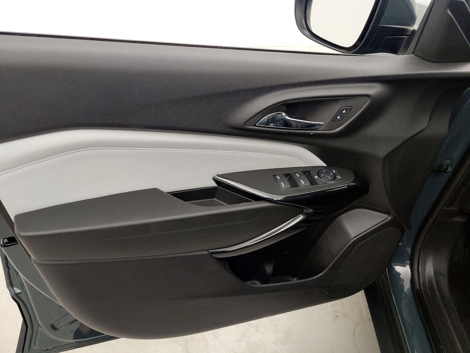 2025 Chevrolet Trax LT - Photo 13