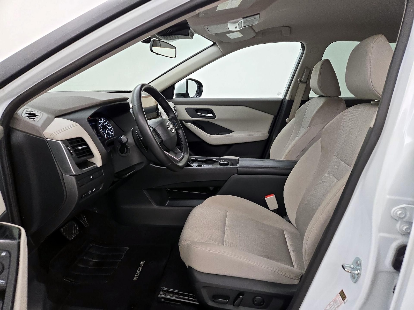 2025 Nissan Rogue SV - Photo 12