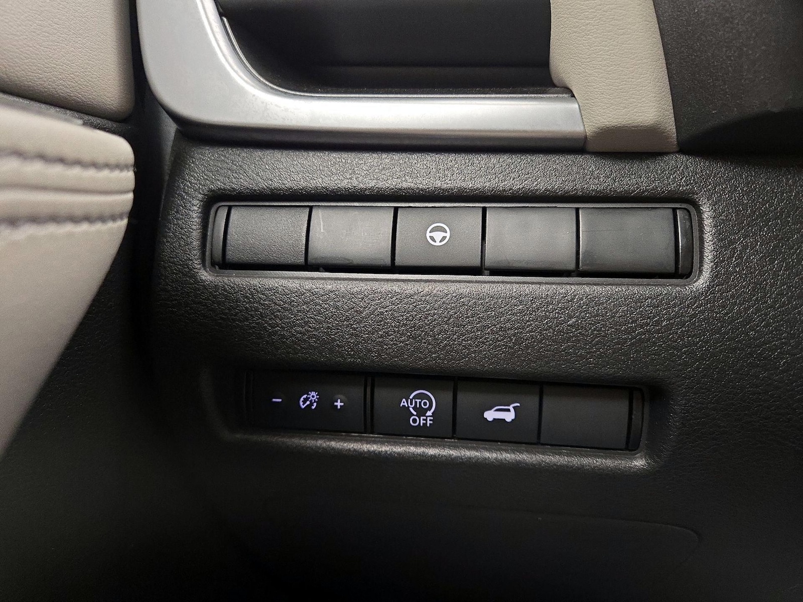 2025 Nissan Rogue SV - Photo 14