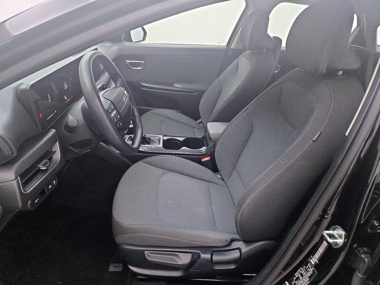 2025 Kia K4 LXS - Photo 12