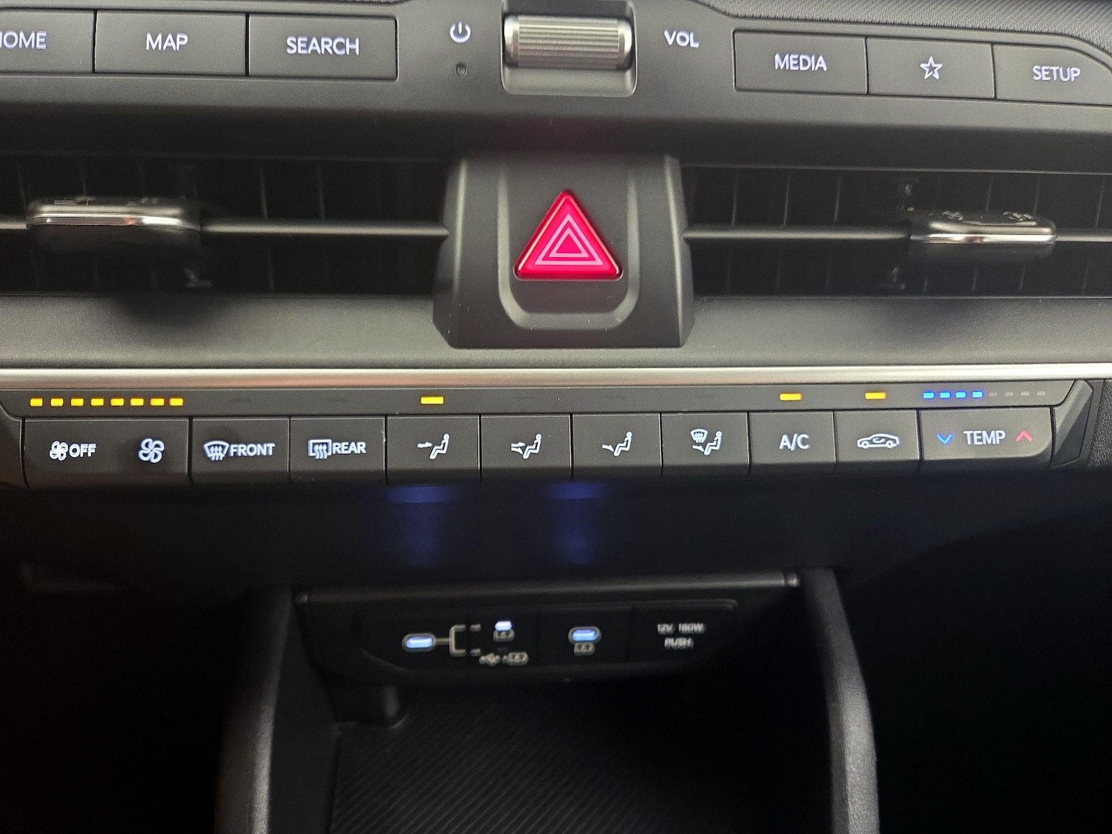 2025 Kia K4 LXS - Photo 17
