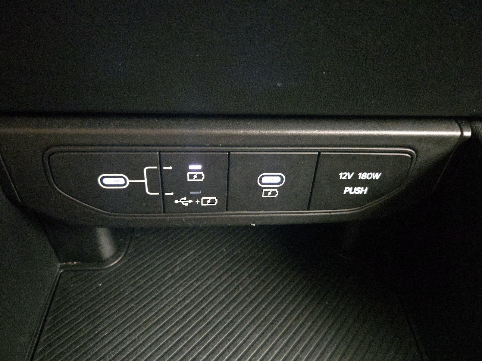 2025 Kia K4 LXS - Photo 19