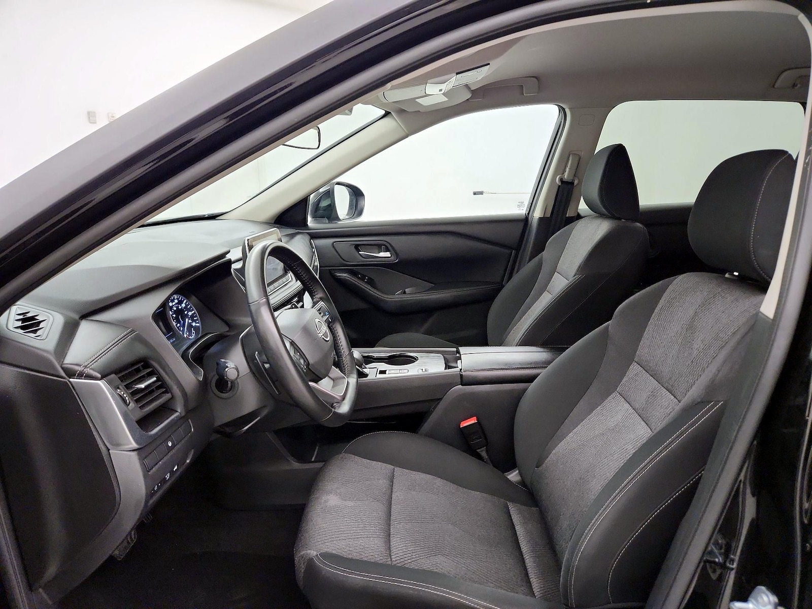 2025 Nissan Rogue SV - Photo 12