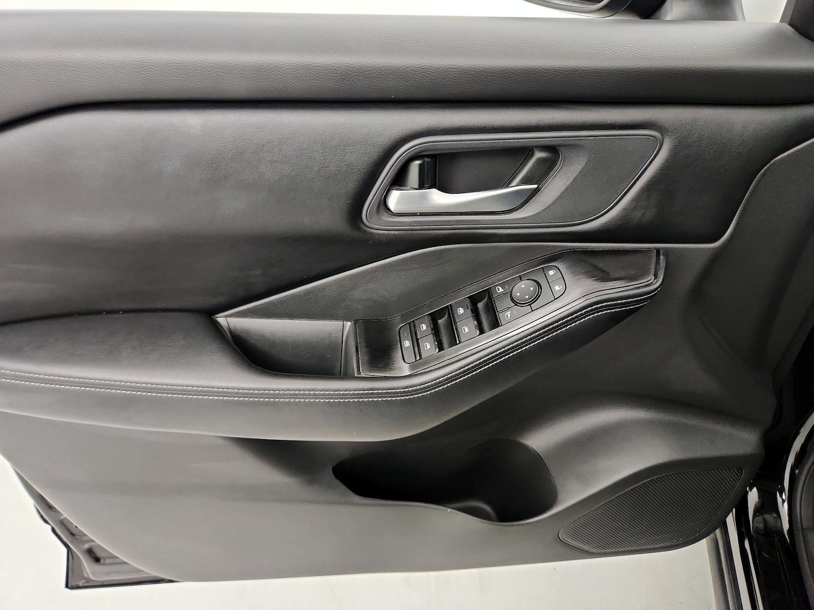2025 Nissan Rogue SV - Photo 13