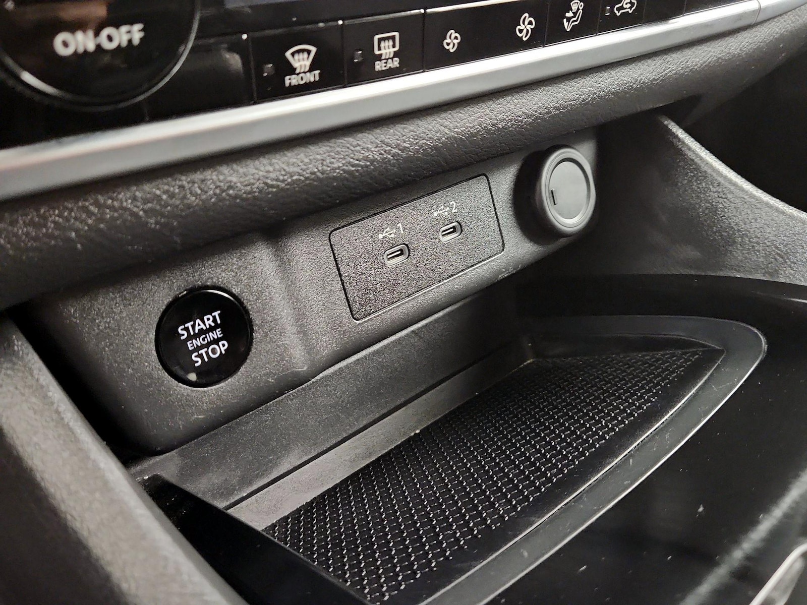 2025 Nissan Rogue SV - Photo 18