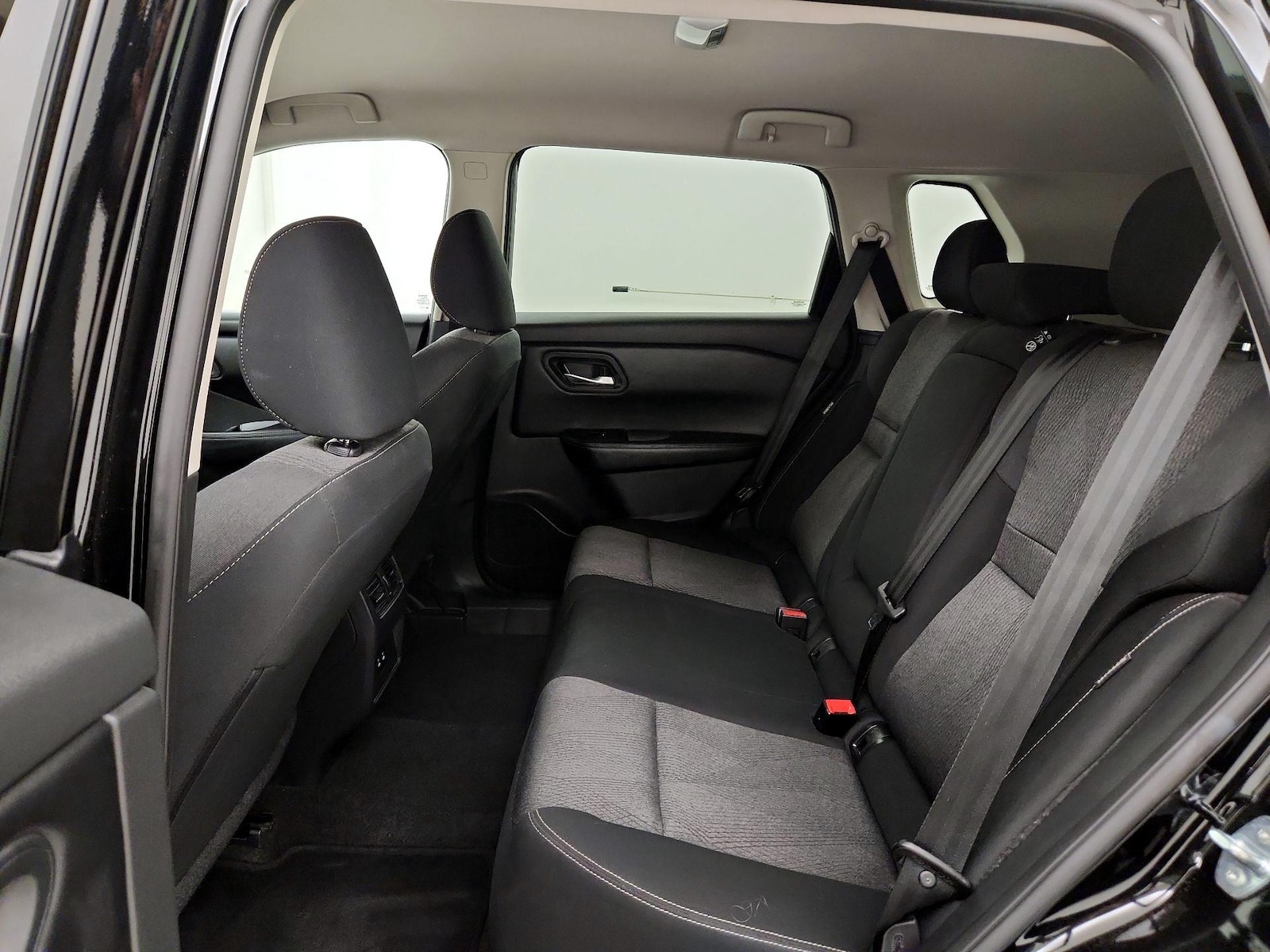2025 Nissan Rogue SV - Photo 19