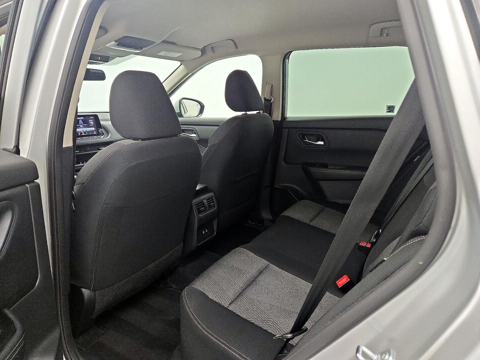 2025 Nissan Rogue SV - Photo 20