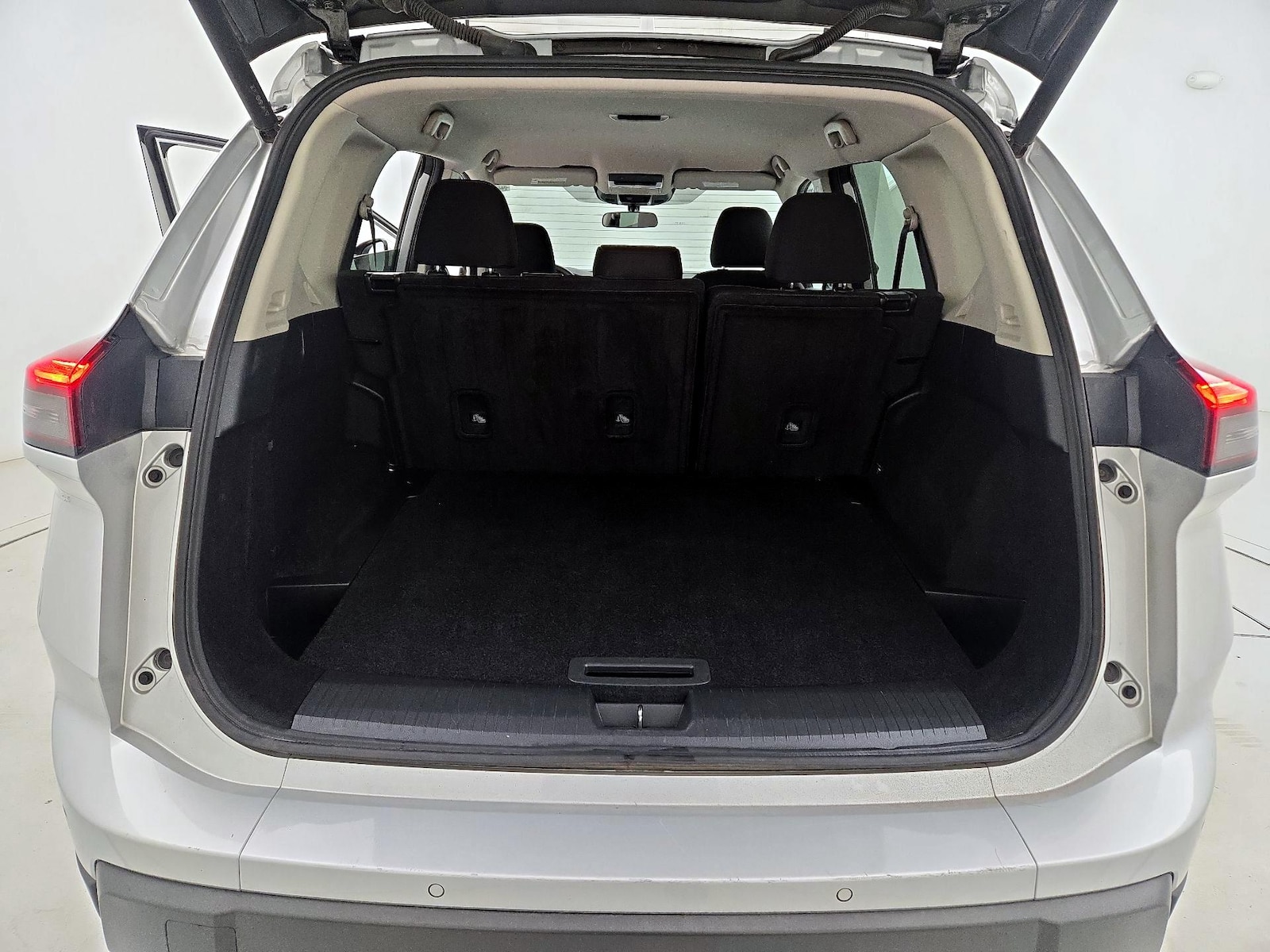 2025 Nissan Rogue SV - Photo 21