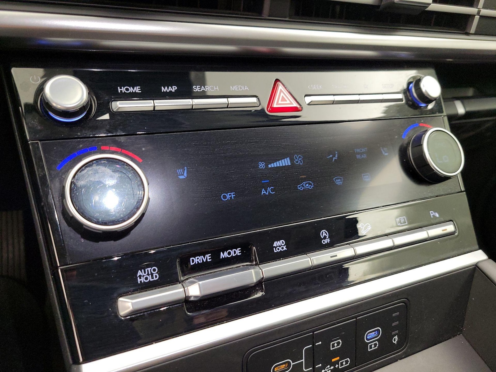 2025 Hyundai Santa Fe SEL - Photo 15