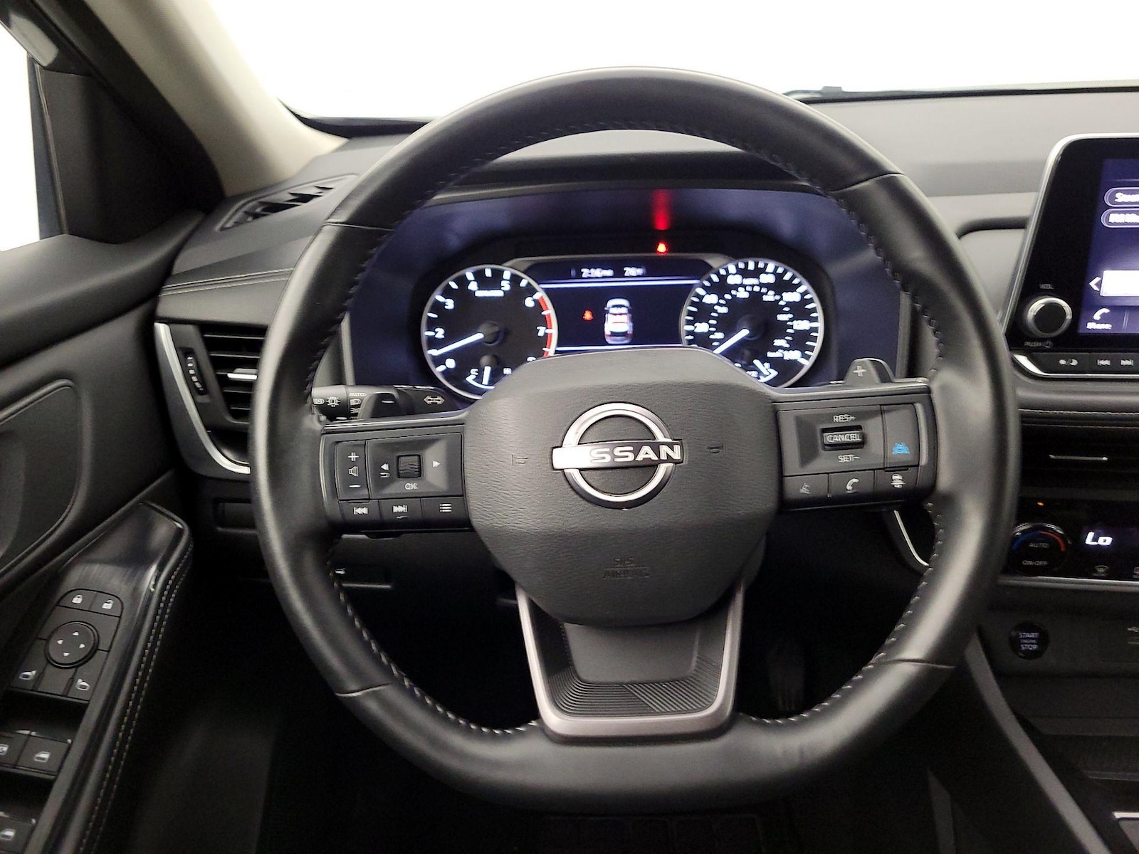 2025 Nissan Rogue SV - Photo 11
