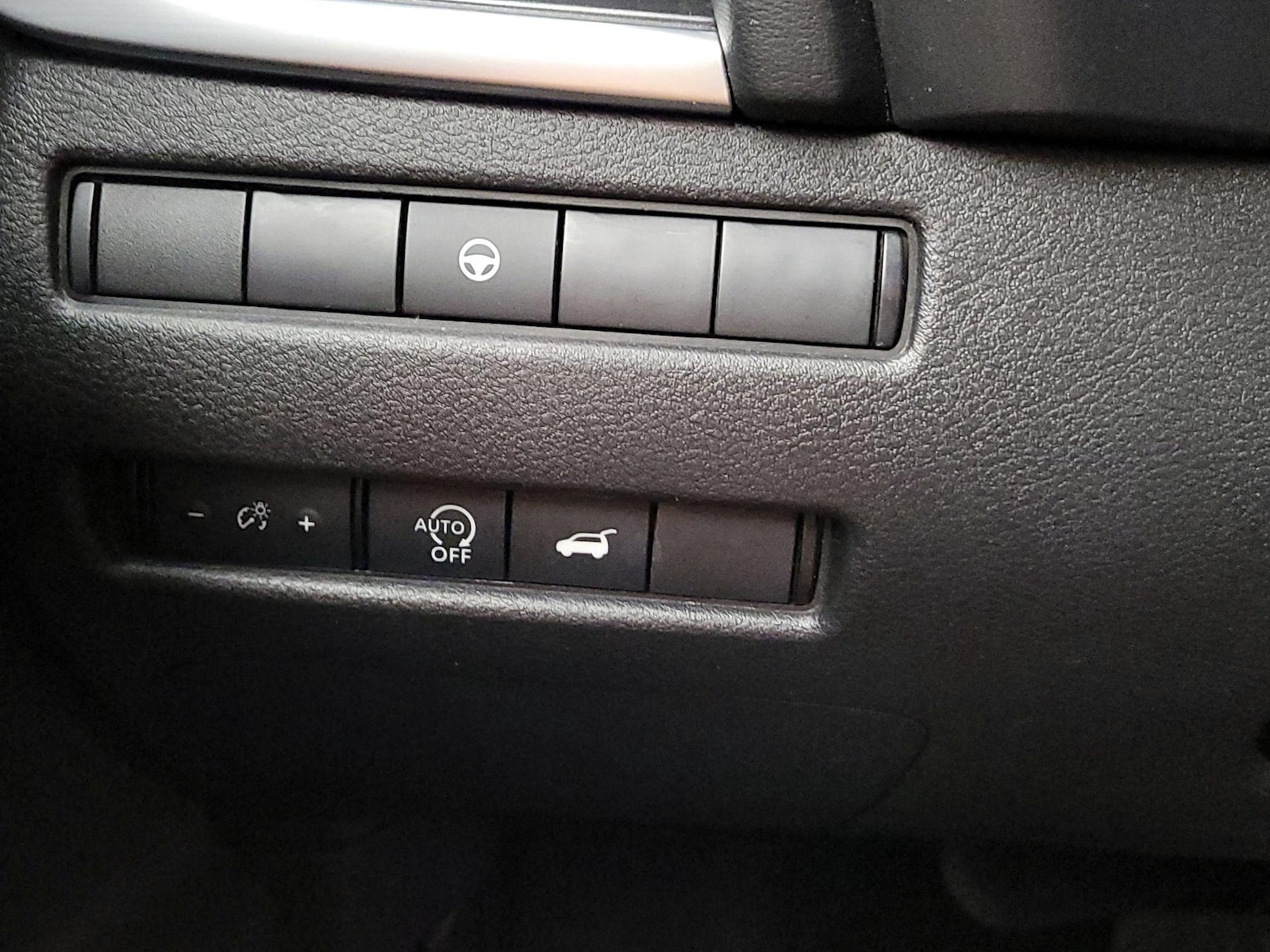 2025 Nissan Rogue SV - Photo 14