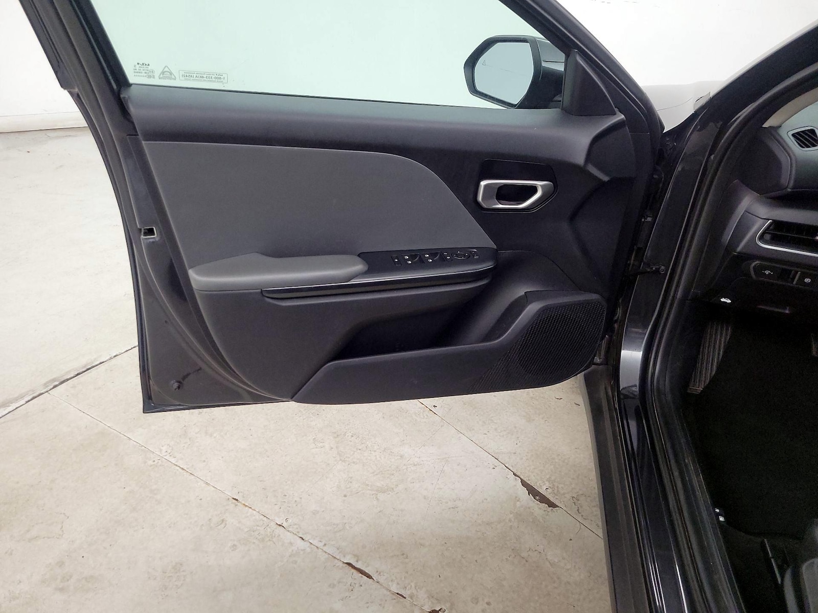 2025 Kia K4 LXS - Photo 13