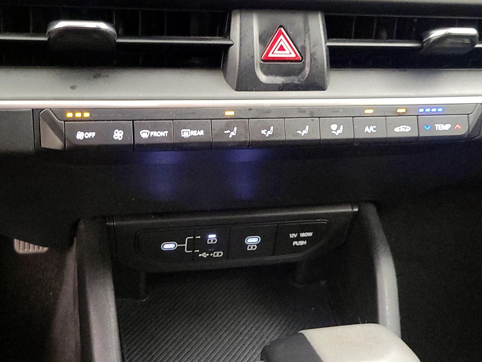 2025 Kia K4 LXS - Photo 17