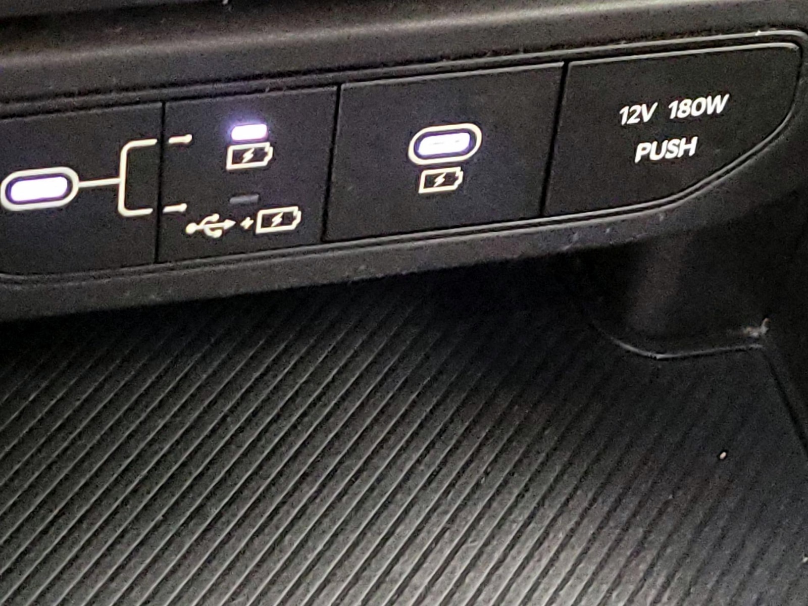 2025 Kia K4 LXS - Photo 19