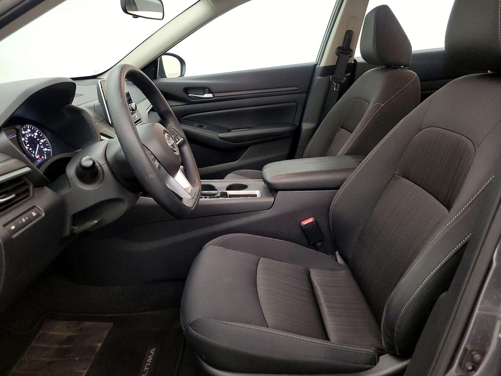 2025 Nissan Altima SV - Photo 12