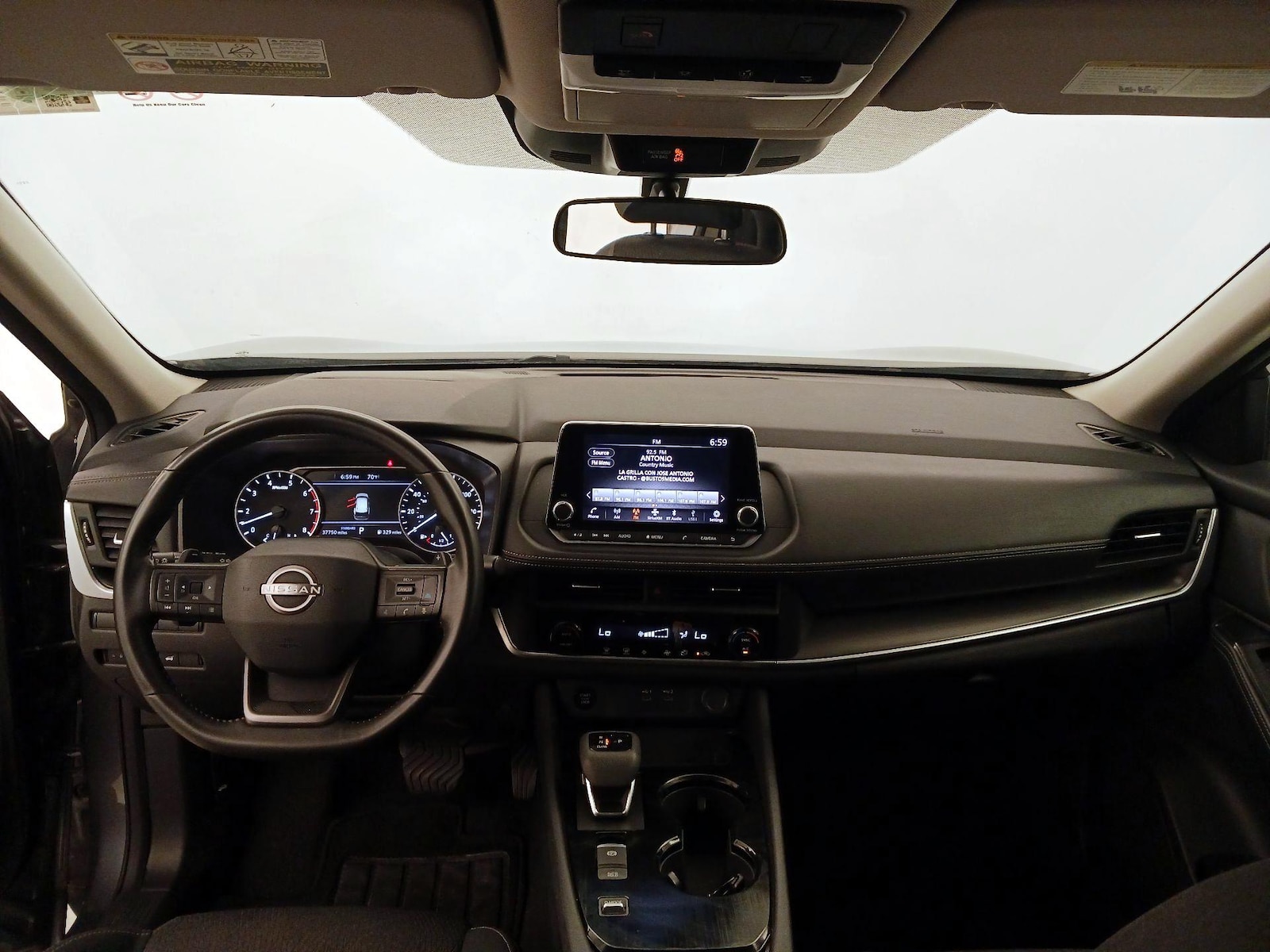 2025 Nissan Rogue SV - Photo 10