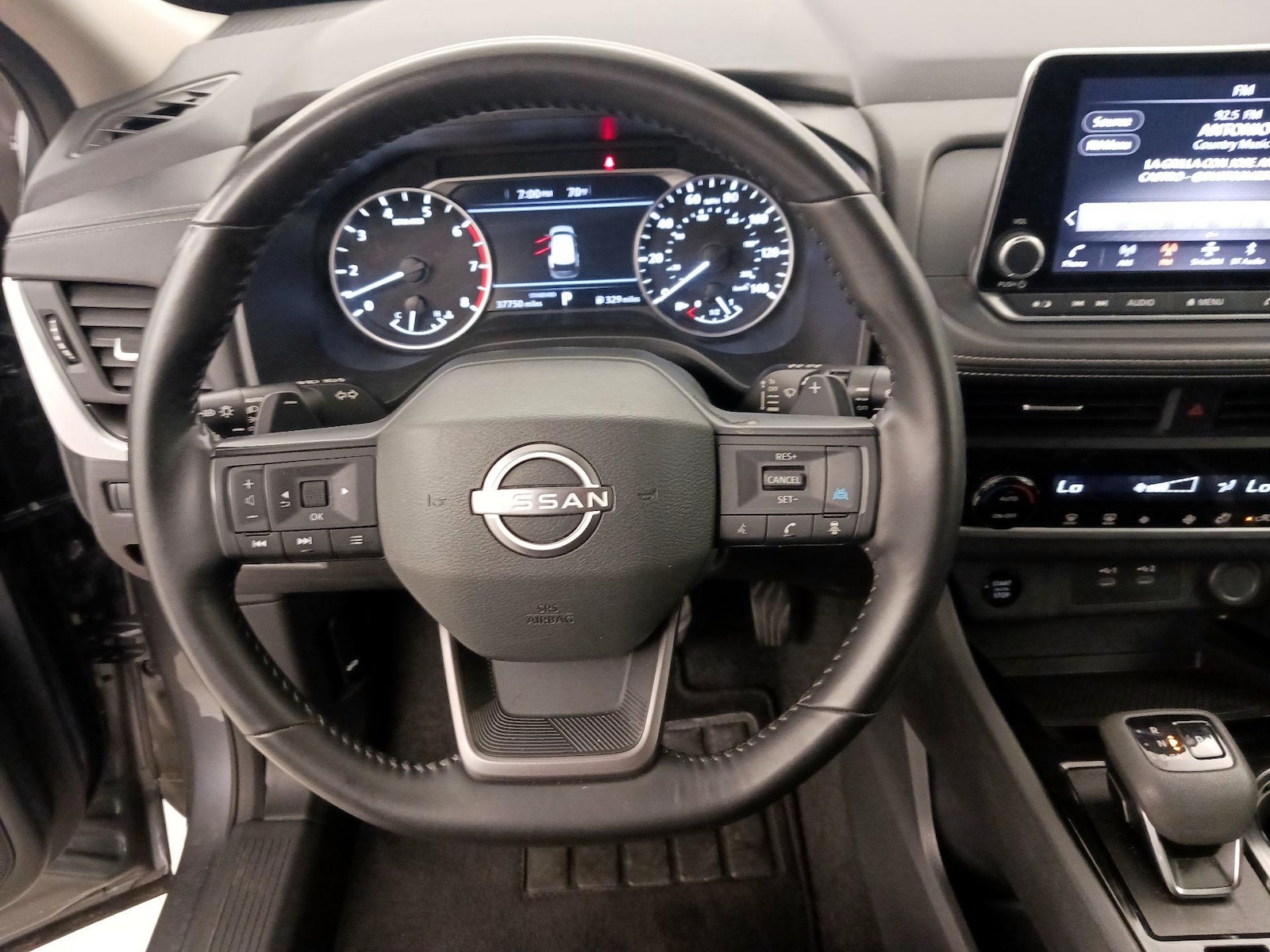 2025 Nissan Rogue SV - Photo 11