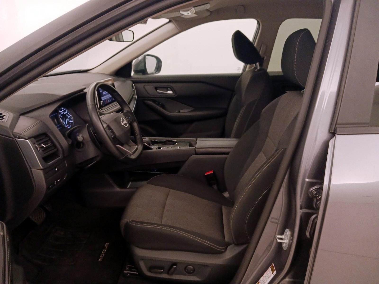 2025 Nissan Rogue SV - Photo 12