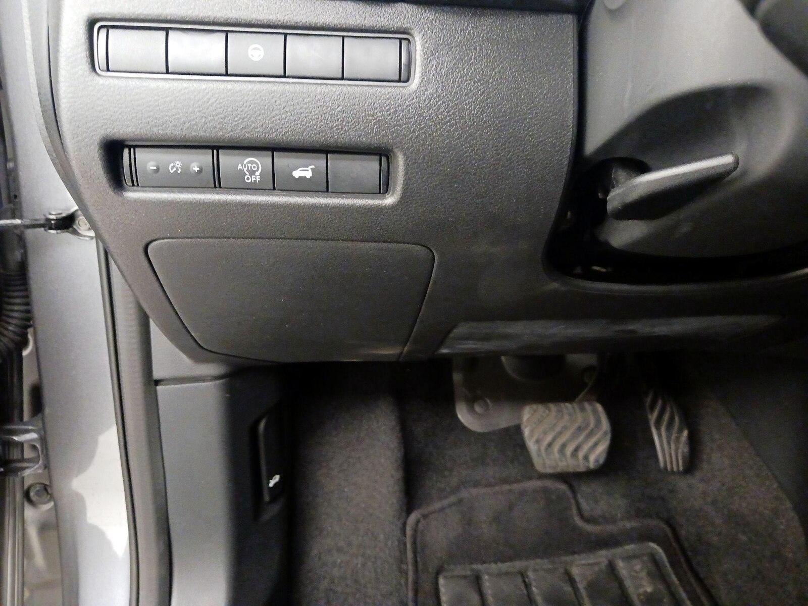 2025 Nissan Rogue SV - Photo 14