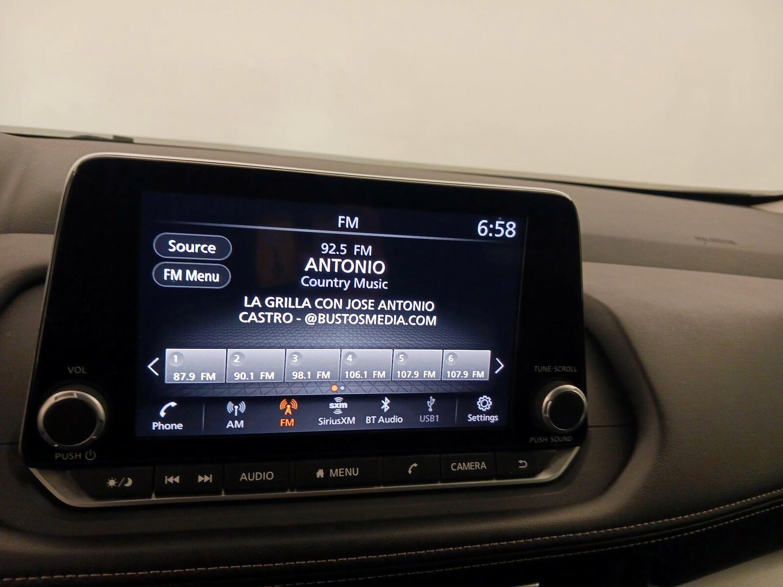 2025 Nissan Rogue SV - Photo 16