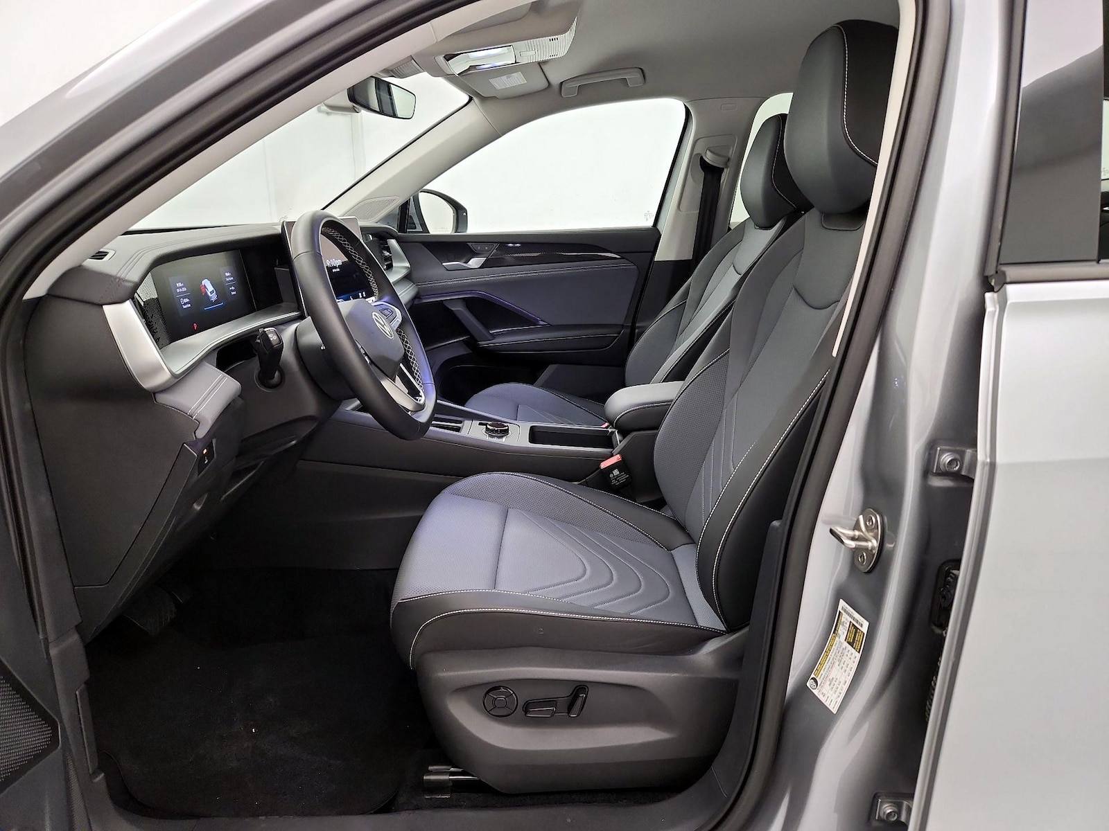 2026 Volkswagen Tiguan SE - Photo 12