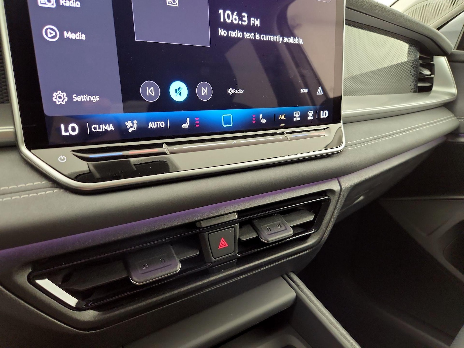 2026 Volkswagen Tiguan SE - Photo 17