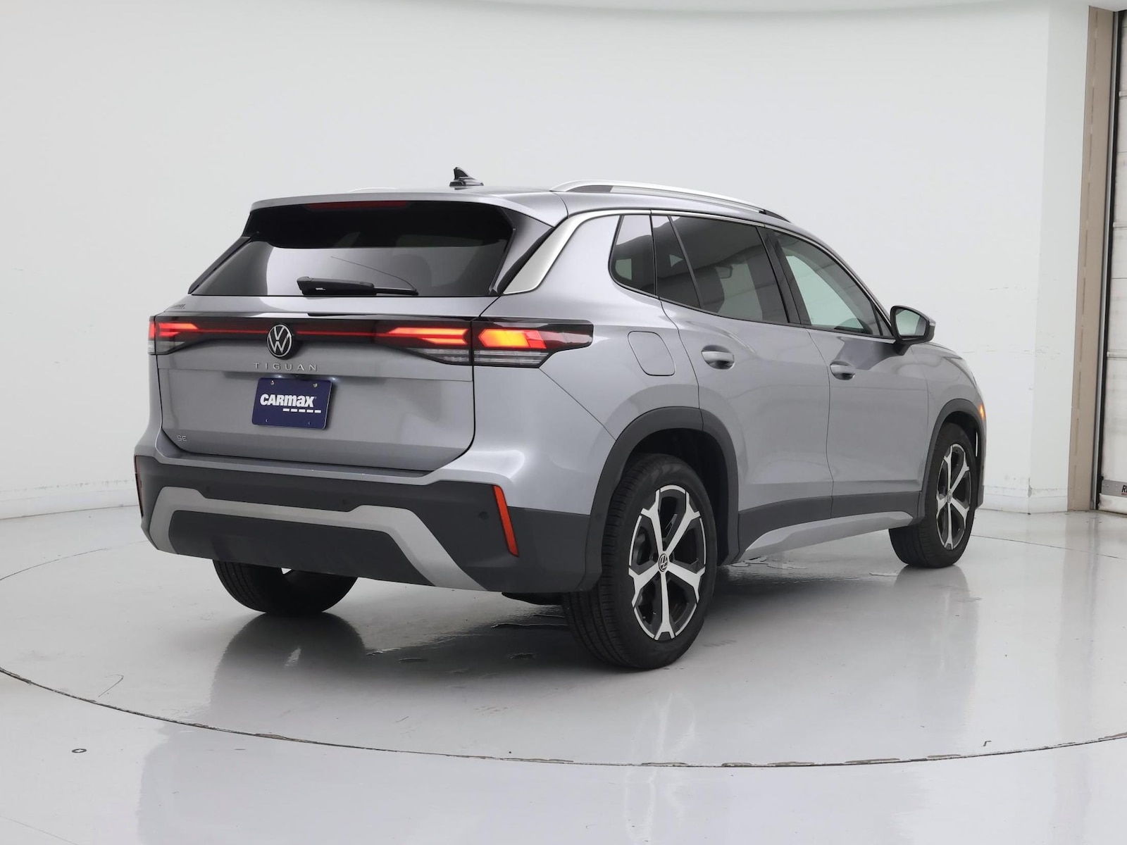 2026 Volkswagen Tiguan SE - Photo 9
