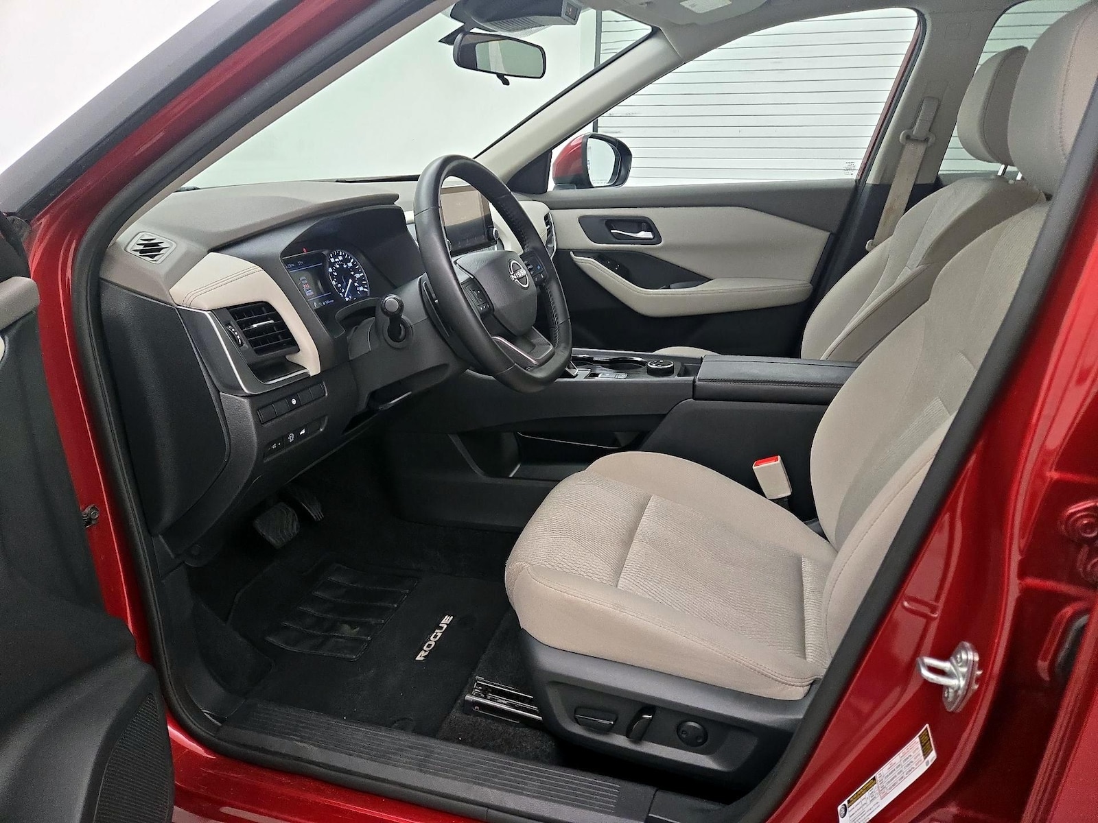 2025 Nissan Rogue SV - Photo 12