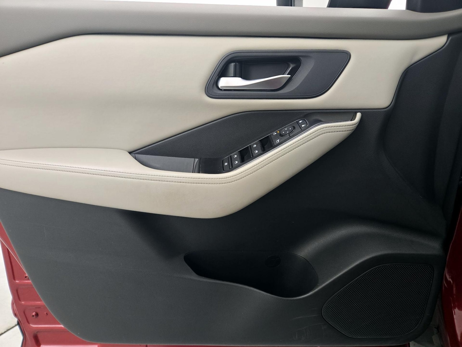 2025 Nissan Rogue SV - Photo 13
